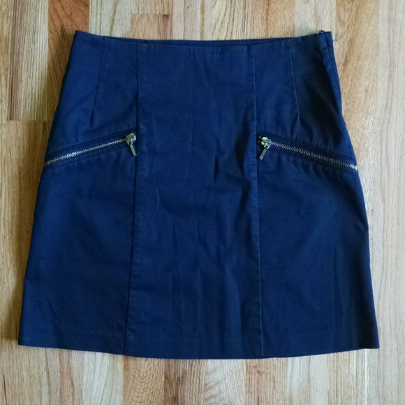 H&M Dresses & Skirts - H&M black mini skirt size 6